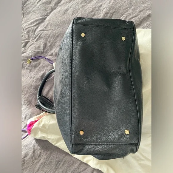 Tory Burch- Black Leather Handbag with gold hardware and tassels embossed logo - Picture 6 of 17